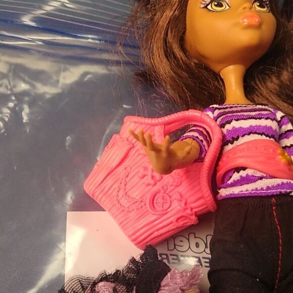 Monsters High Clawdeen Wolf with Purple Boots and Accessories - Picture 5 of 6